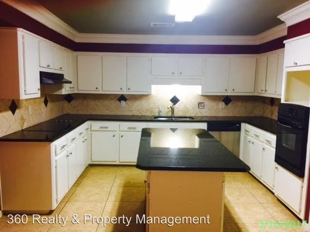 Building Photo - 17211 Ash Butte Dr