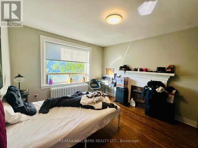 Photo du bâtiment - 597 St Clair Ave W
