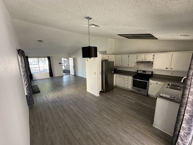 Foto del edificio - 4732 Katrina Pl