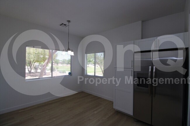 Foto del edificio - 16175 W Washington St
