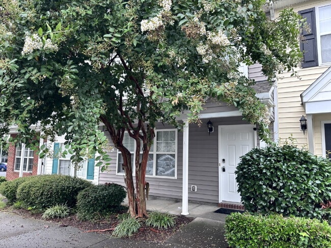 Foto del edificio - 8024 River Gold Ln