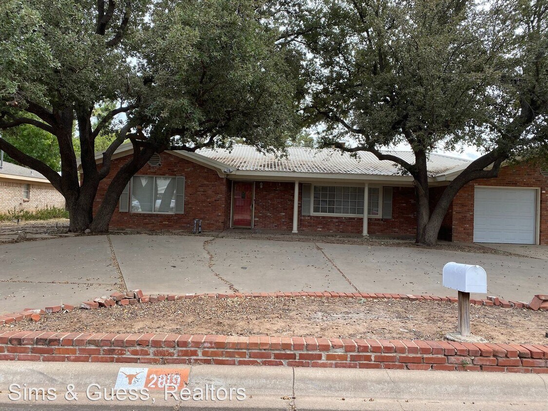 Primary Photo - 4 br, 2 bath House - 2819 Maxwell