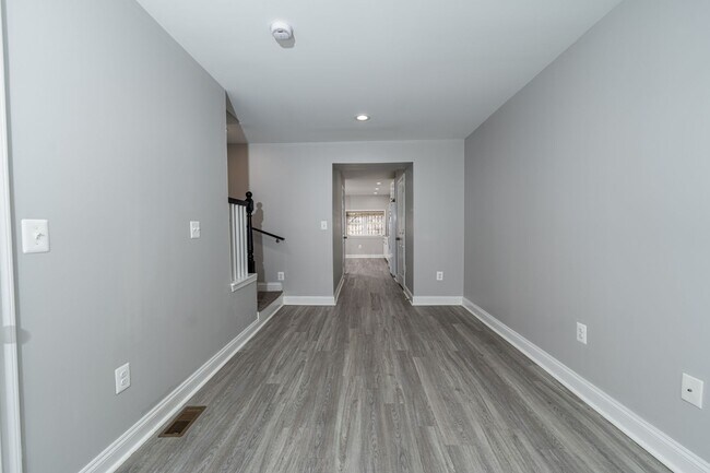 Foto del edificio - Renovated Townhome in Hollins Market Neigh...