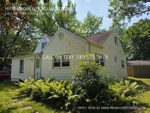 Building Photo - 2164 Penguin Dr