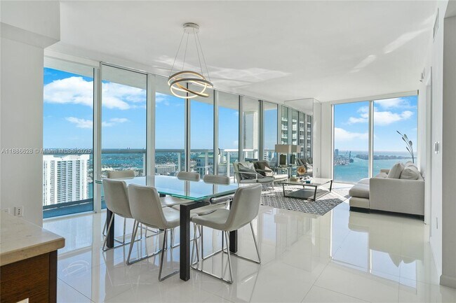 Building Photo - 495 Brickell Ave