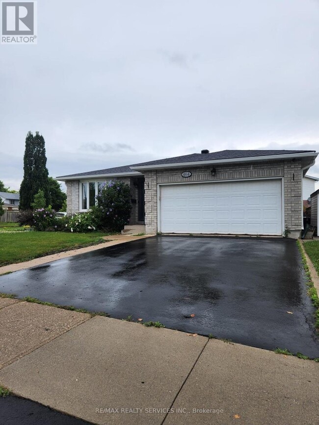 Building Photo - 464 Thorndale Dr