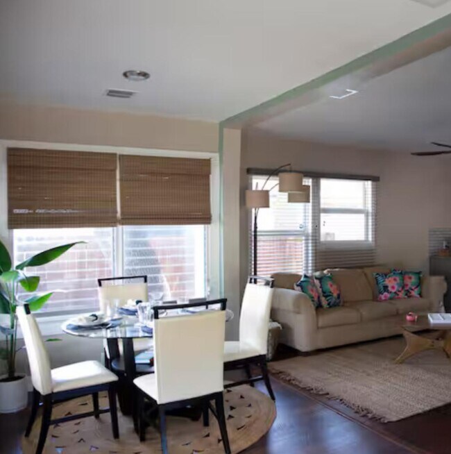 Building Photo - 314 S Palmway