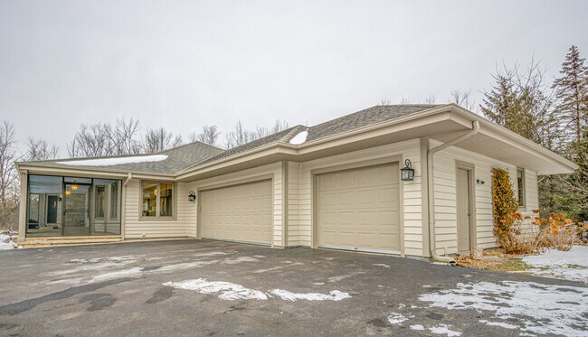 Foto del edificio - Private Oasis in the heart of Mequon