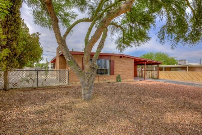 Building Photo - Nice Eastside 3 Bedroom 2 bath Brick Home