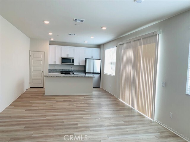 Building Photo - 40472 Melrose Dr