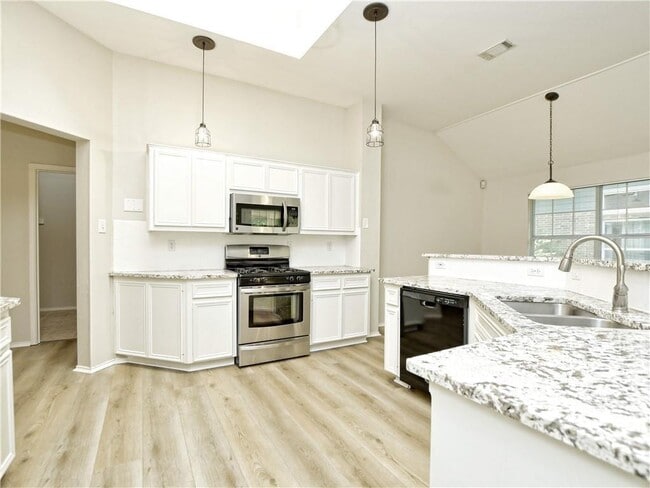 Building Photo - 1810 Coral Dr