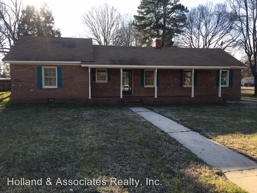 Primary Photo - 231 Country Club Dr