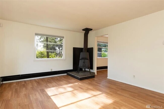 Building Photo - 15657 Ambaum Blvd SW