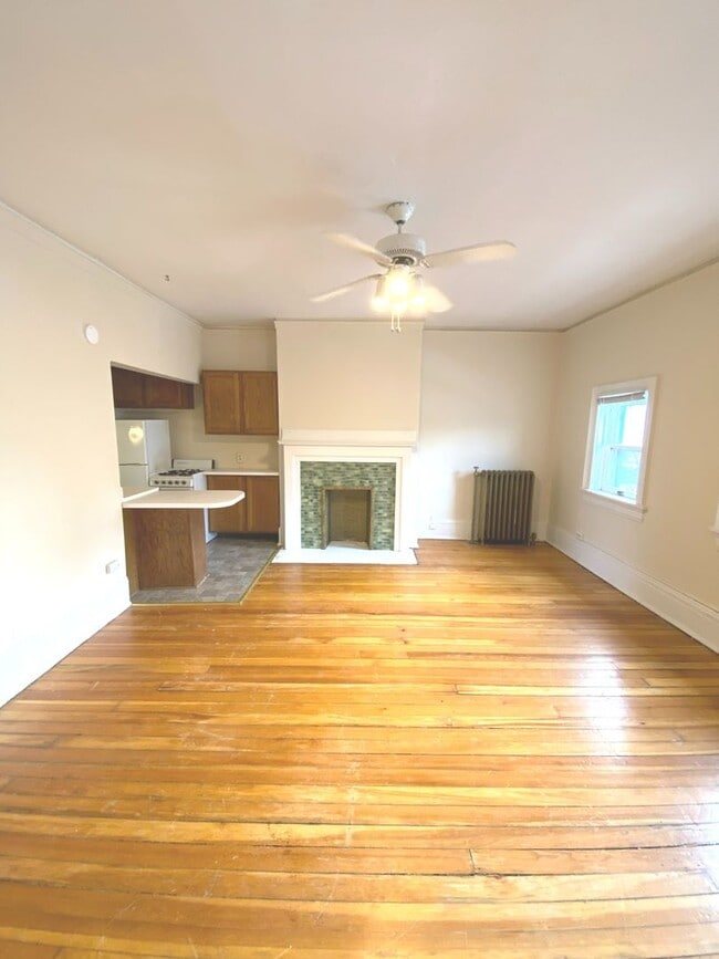 Building Photo - 918-24 Knapp