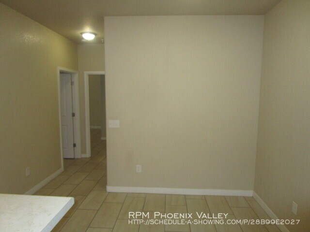 Building Photo - 2525 E Siesta Ln
