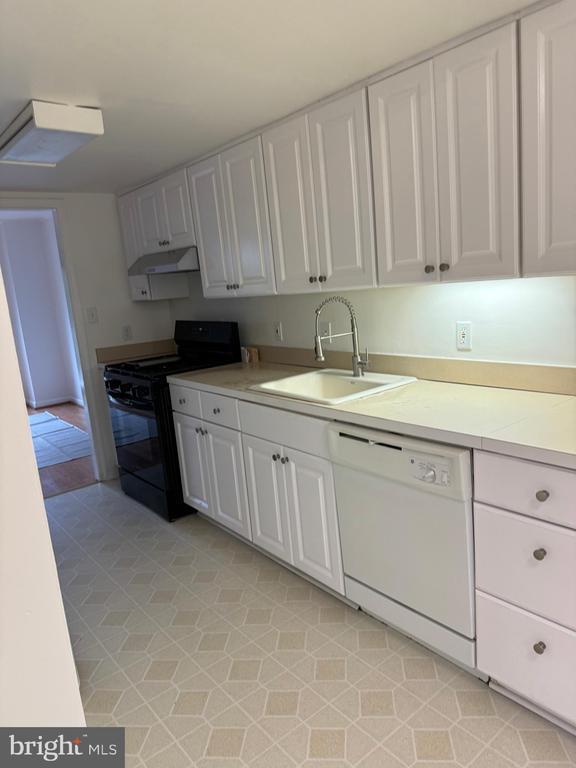 Foto del edificio - 5944 Westchester Park Dr