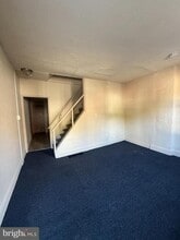 Building Photo - 427 E Oak St