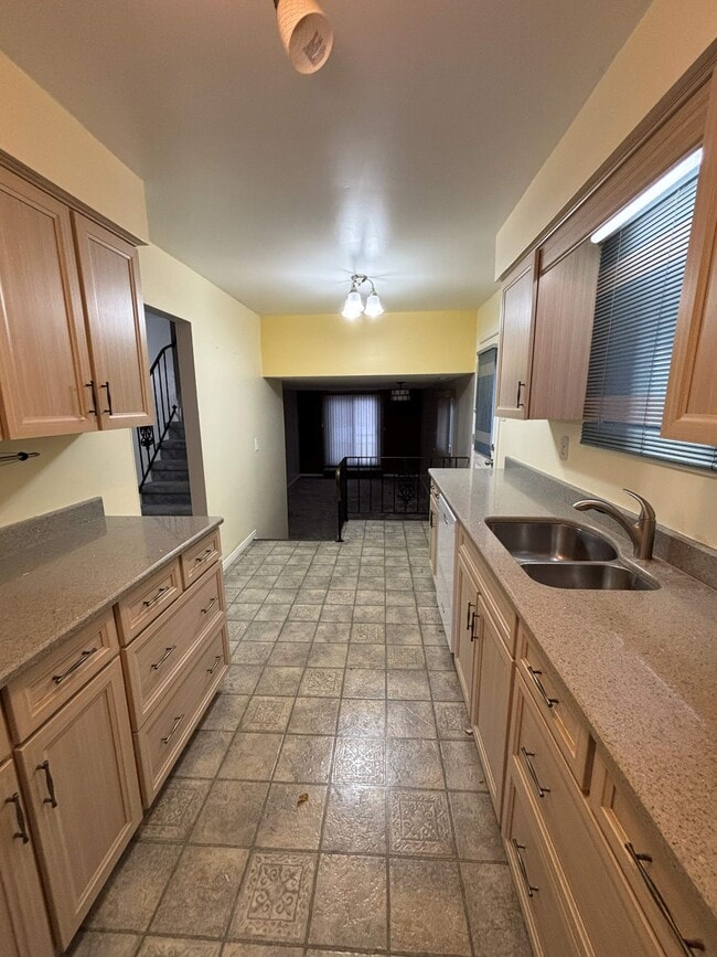 Building Photo - 286 Trudeau Dr