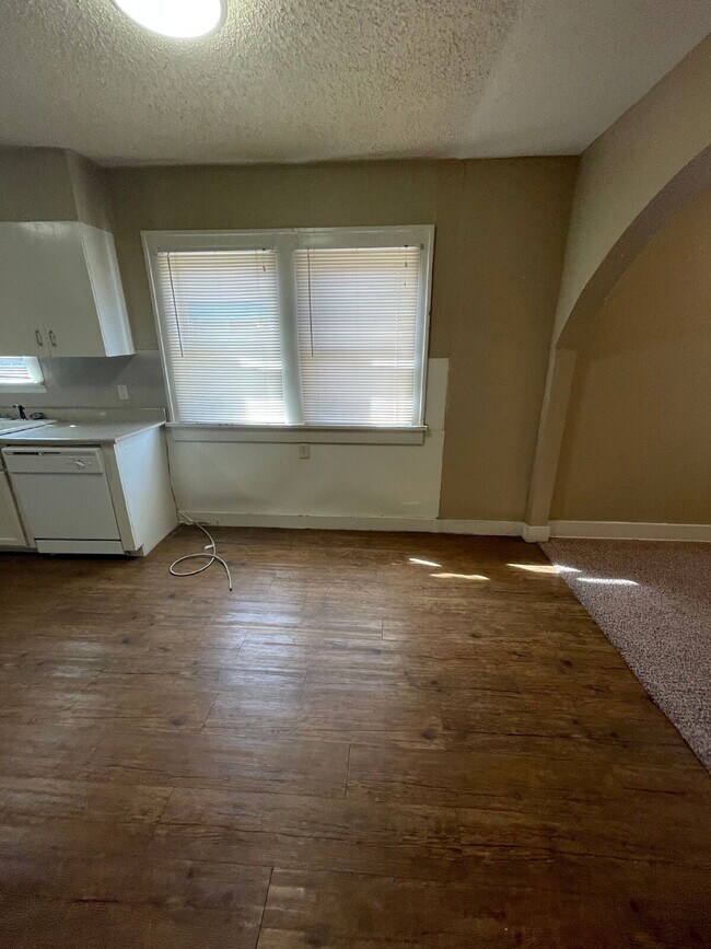 Building Photo - Beautiful House Located Minutes from Tech ...