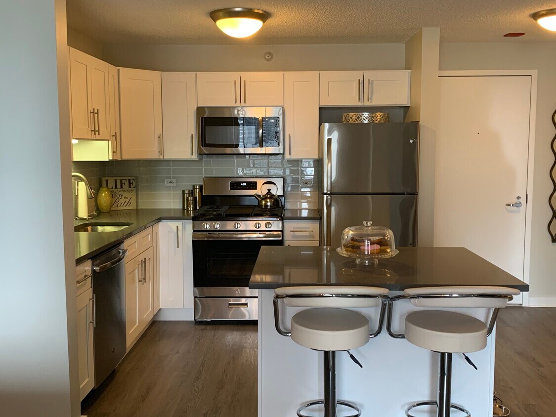 Foto principal - 550 N State St