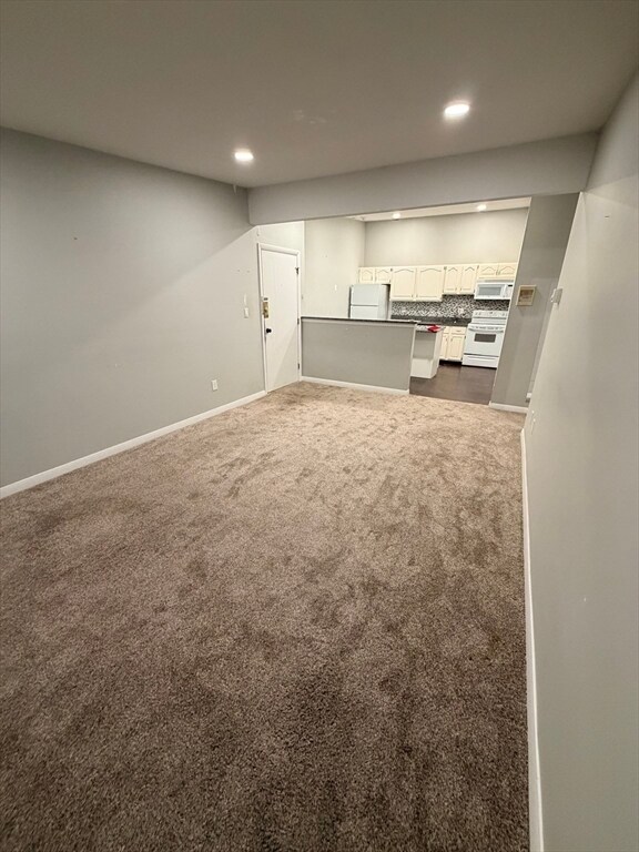 Building Photo - 74 Beach St