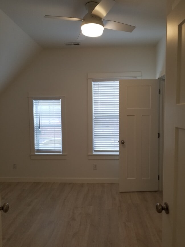 Building Photo - 417 Juniper Dr