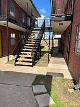 Building Photo - 8605 Meta St