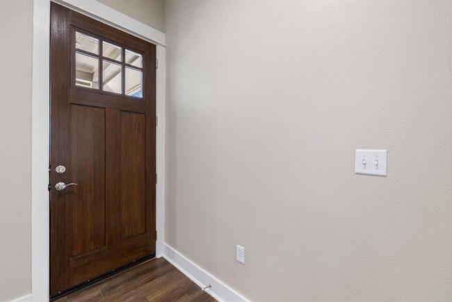 Foto del edificio - 1702 Cedar Bend Dr