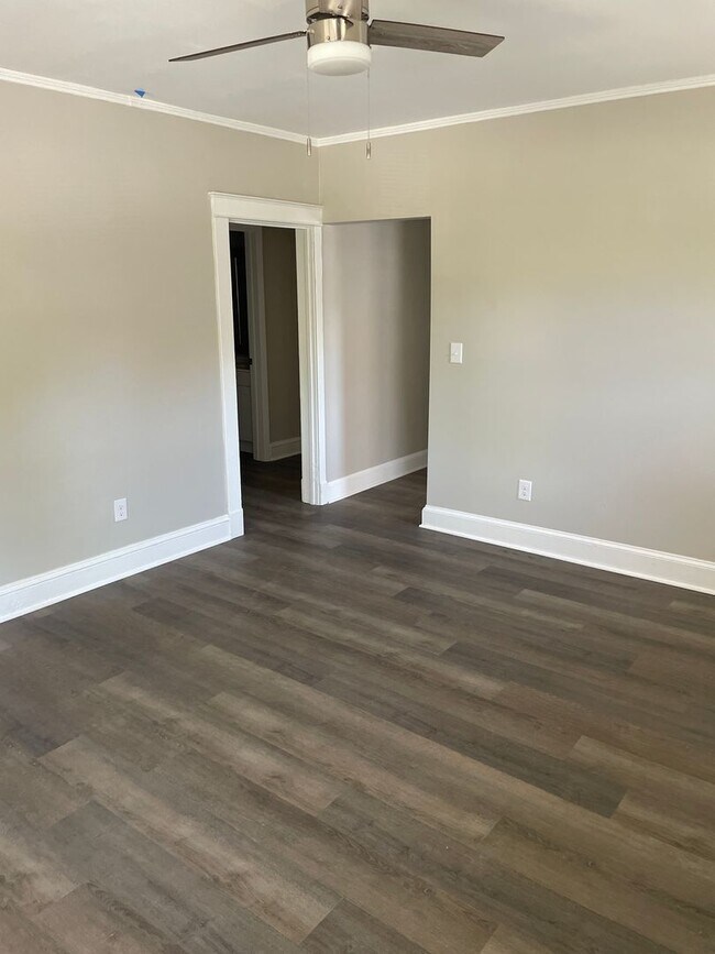 Foto del edificio - 2327 Greenway Ave NW