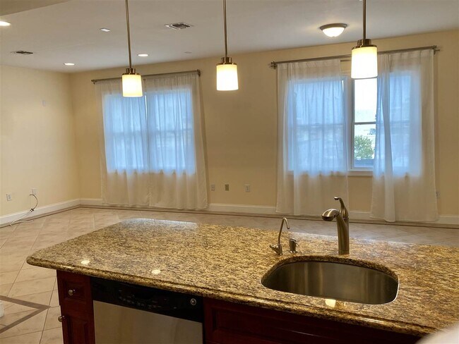 Foto del edificio - 7008 Madison St