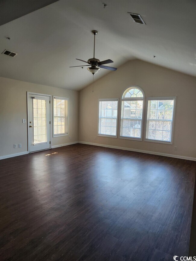 Building Photo - 127 Veranda Way