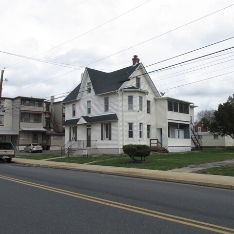 Primary Photo - 107 S Hellertown Ave