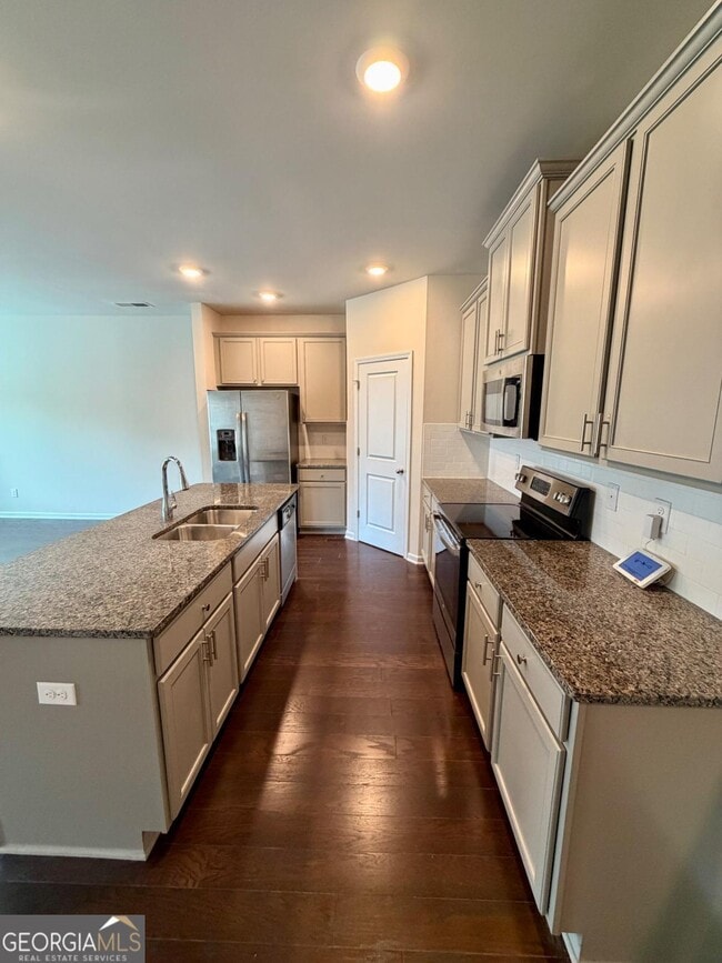 Building Photo - 7091 Gladstone Cir