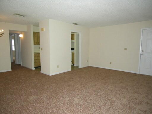 Building Photo - 38136 Townview Ave