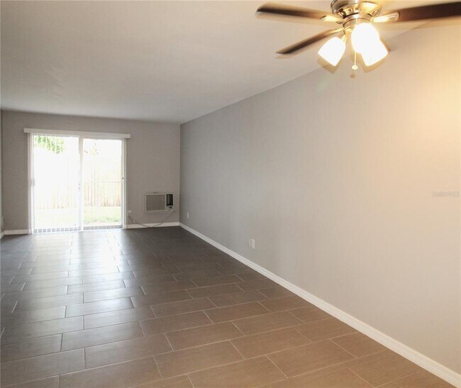 Foto del edificio - 3001 Bee Ridge Rd
