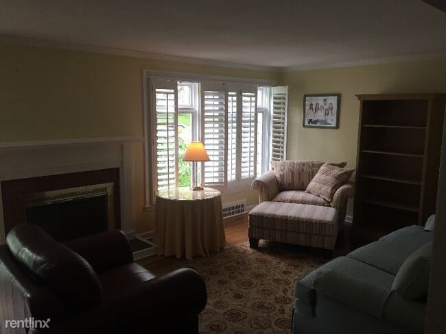 Building Photo - 5 br, 3.5 bath House - 4406 W 70th Street
