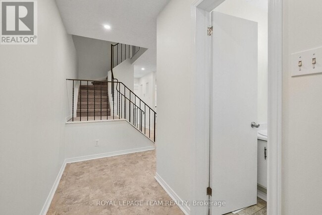 Building Photo - 2200-2200 Orient Park Dr