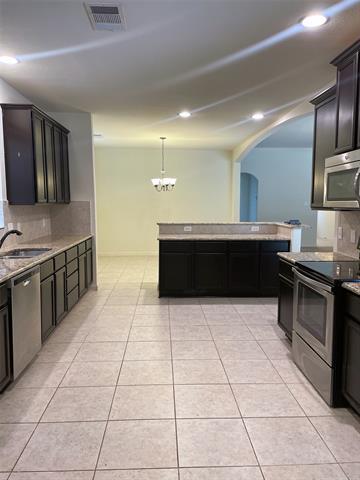 Building Photo - 901 Summer Oaks Dr