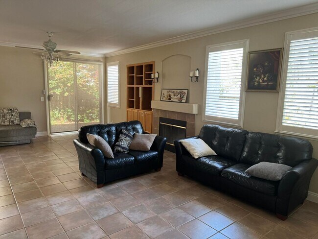 Foto del edificio - Home for Rent in Carmichael, CA
