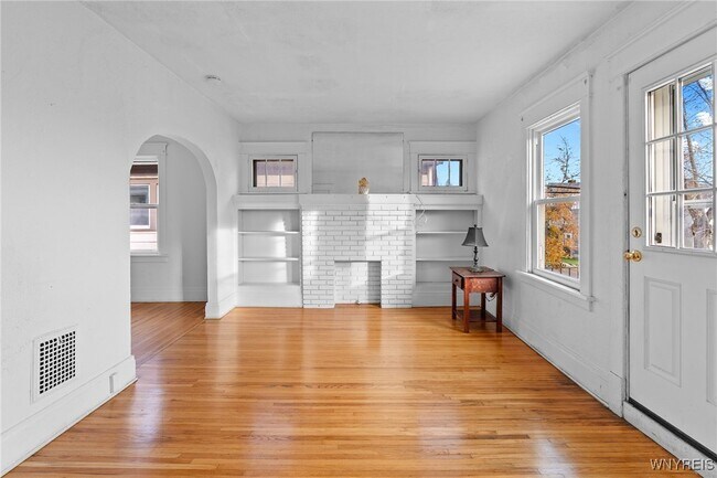 Building Photo - 394 Taunton Pl