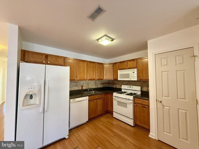 Foto del edificio - 9228 Blue Grass Rd