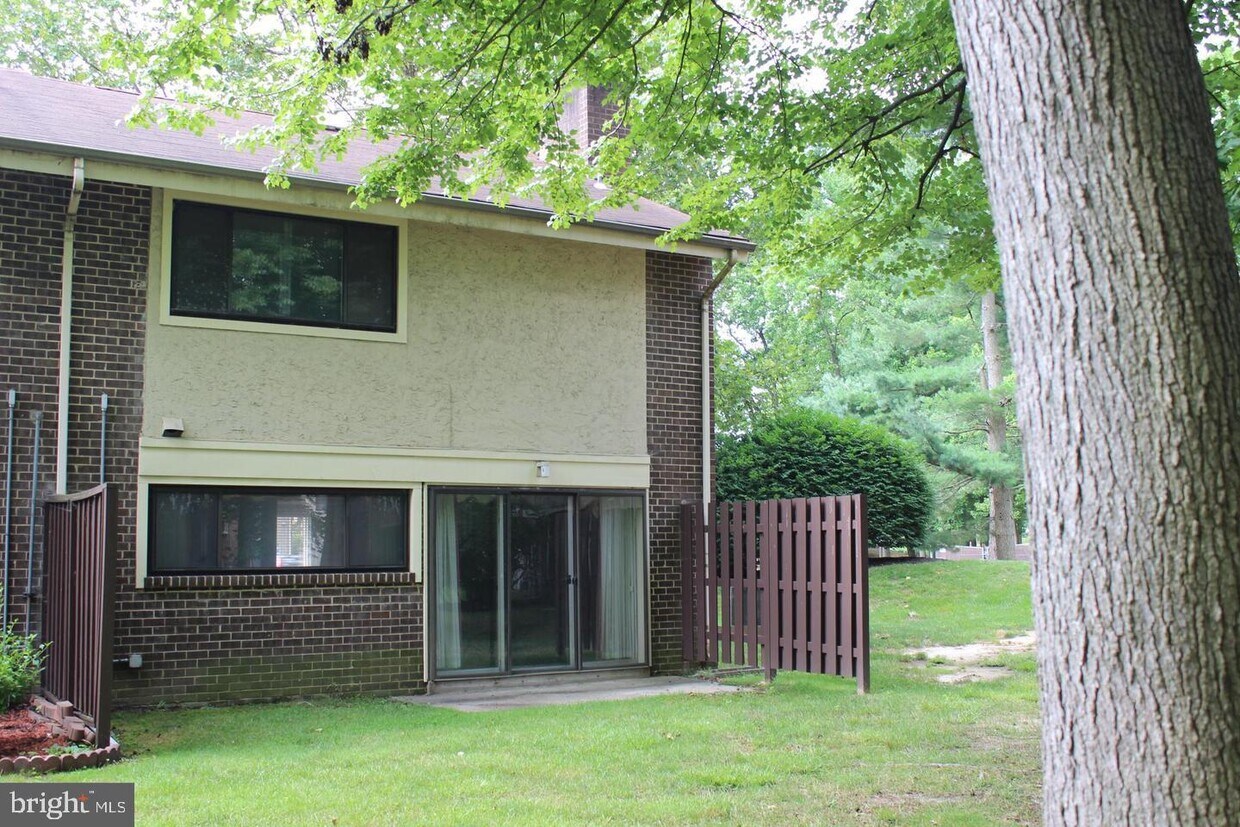 Primary Photo - 135 Echelon Rd