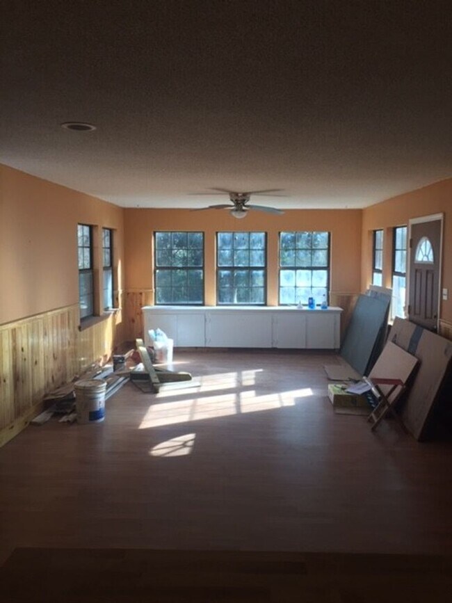 Foto del edificio - 210 Pineleaf Ln