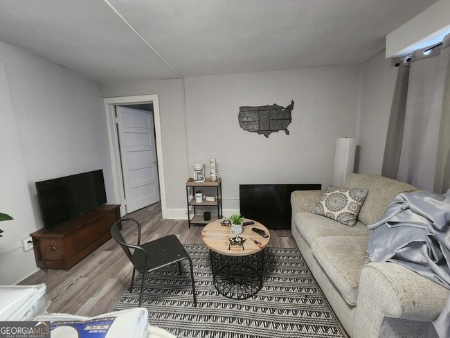 Foto del edificio - 917 Oakview Ave