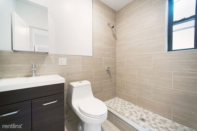 Building Photo - 1 br, 1 bath Apartment - 560 Malcolm X Blvd