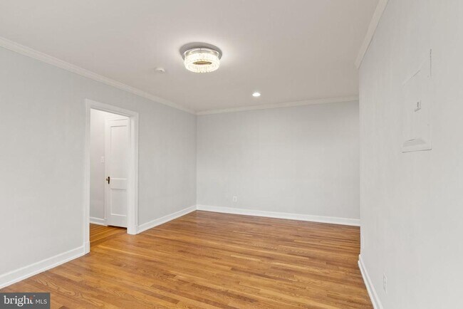Building Photo - 939 Longfellow St NW