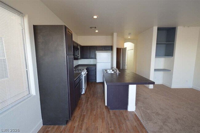 Building Photo - 6670 Tulip Falls Dr
