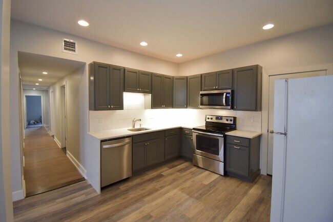 Building Photo - 5 Blackinton St