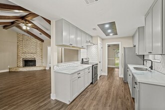 Building Photo - 13755 Drakewood Dr Building Photo - 13755 Drakewood Dr