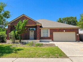 Building Photo - 1112 Vanderbilt Cir
